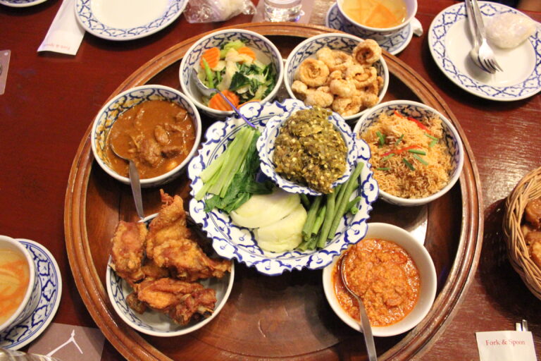 Khum Lanna : Riz, Cuisine & Art de Vivre dans la Campagne de Chiang Mai