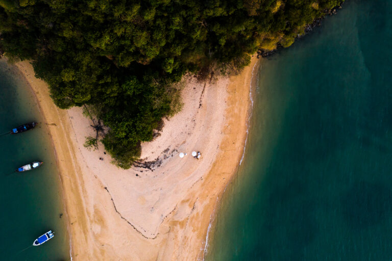 Les Îles Hong : Lagons, Plages & Long-Tail Boat